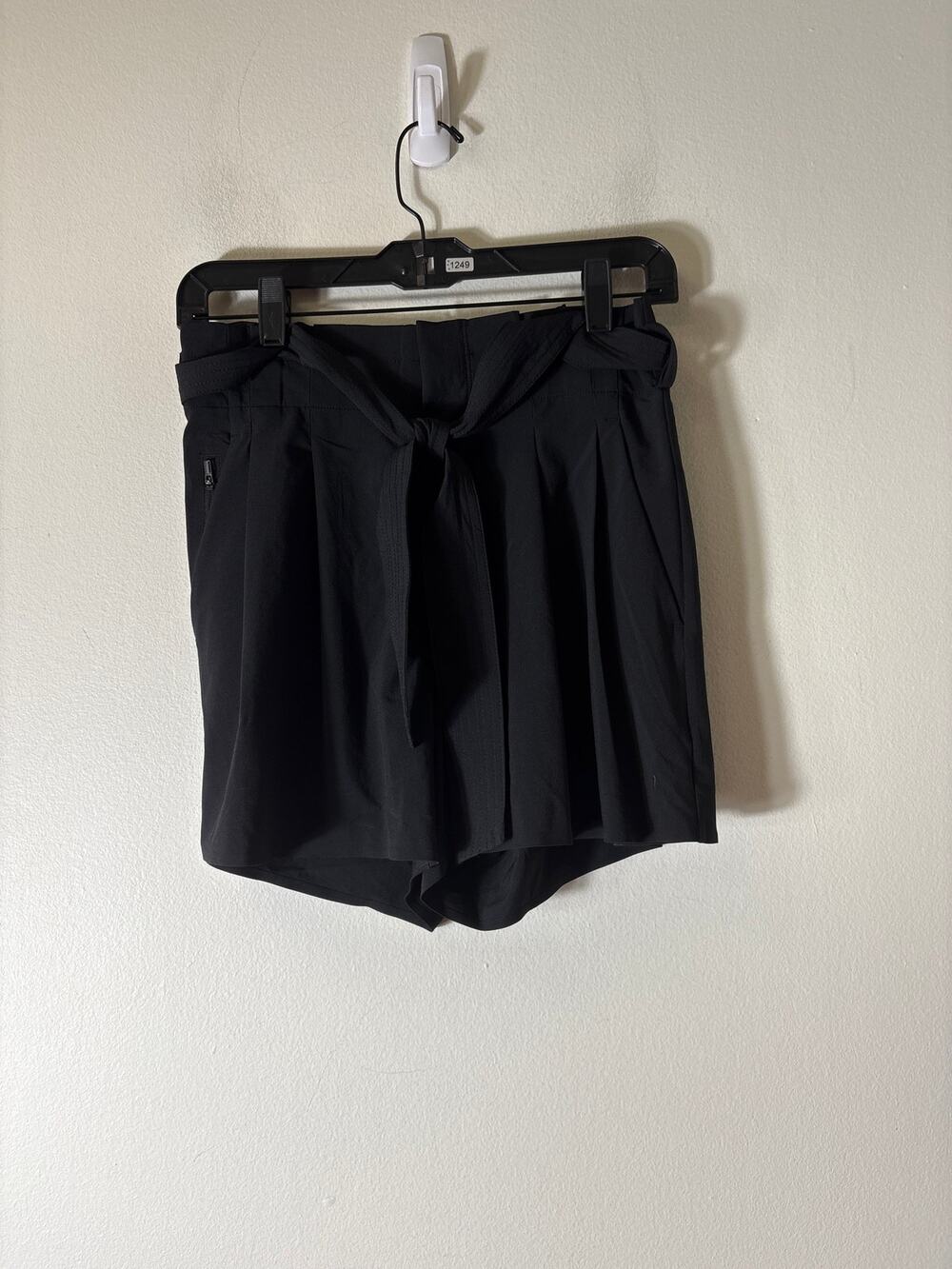 Athleta Black Syline Short II Sz 4